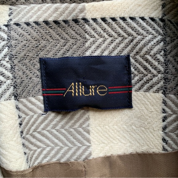 Vintage Allure Plaid Oversized Blazer (size S-M) - Picture 5 of 5